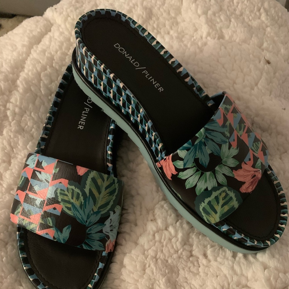 Donald Pliner Sandals